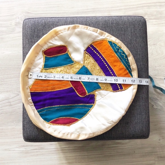 4 Decorative round throw pillows - Picture 4 of 8